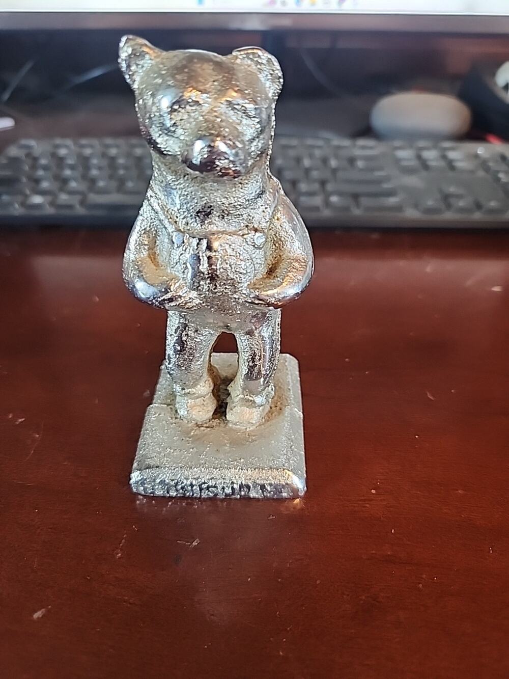 VINTAGE 1949 cast iron International Harvester IH BEAR LOU KY N20